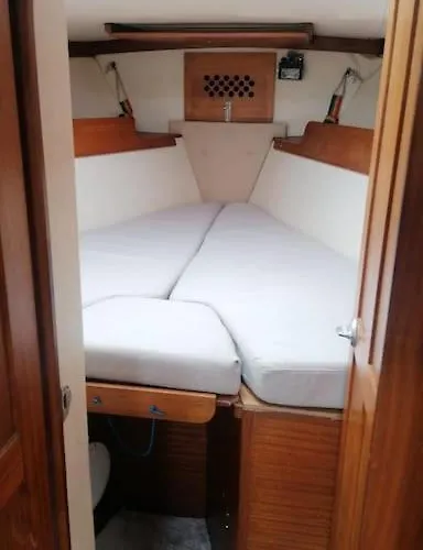 Cozy Sailboat Experience